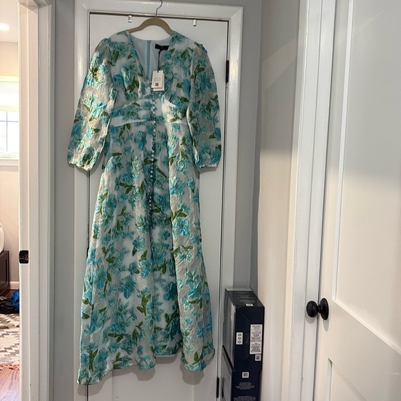 ABBEY GLASS Dresses & Skirts - NWT ABBEY GLASS Brooke gown maxi dress in jachard floral print.
